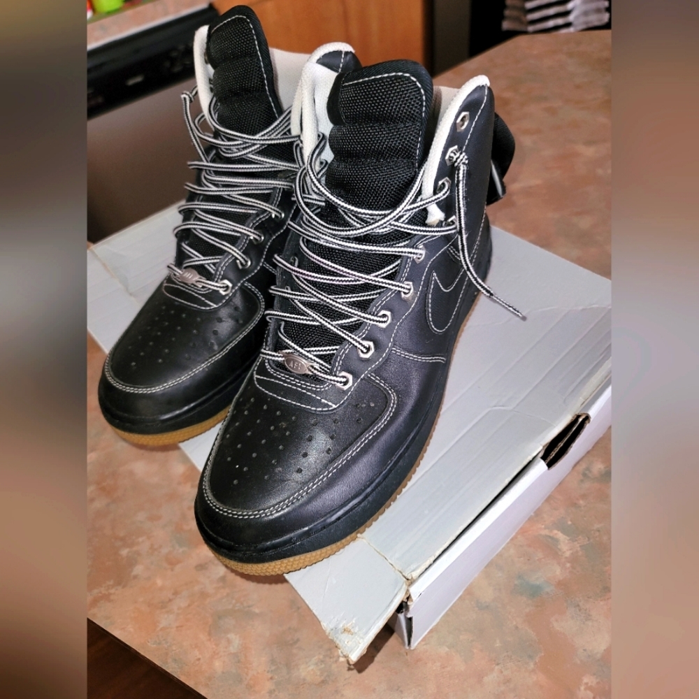Mens Nike Air Force 1 Size 9.5